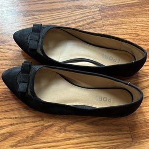 Size 10 pointed black Report flats